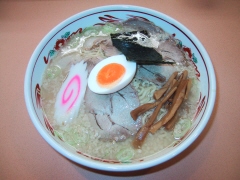 塩とんこつ拉麺